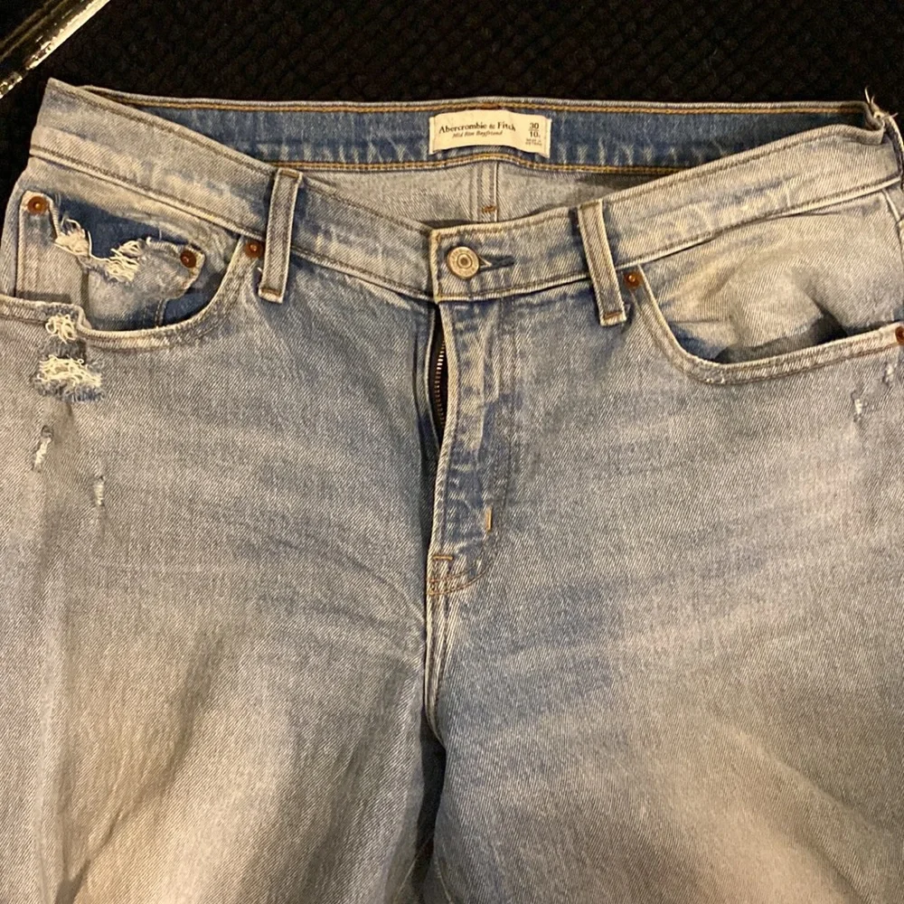 Abercrombie & Fitch Mid Rise Boyfriend Jeans - Picture 2 of 9